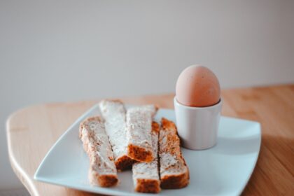 découvrez la définition de la comfort food, ces plats réconfortants qui évoquent chaleur et nostalgie. plongez dans des recettes savoureuses qui raviront vos papilles et réchaufferont votre cœur, parfaites pour les moments de partage en famille ou entre amis.