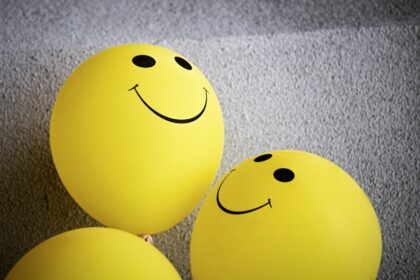 découvrez les secrets du bonheur dans notre guide sur le bien-être. apprenez des techniques éprouvées pour cultiver la joie et vivre une vie épanouissante. transformez vos pensées et vos actions pour embrasser un quotidien rempli de positivité.