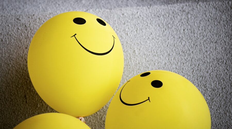 découvrez les secrets du bonheur dans notre guide sur le bien-être. apprenez des techniques éprouvées pour cultiver la joie et vivre une vie épanouissante. transformez vos pensées et vos actions pour embrasser un quotidien rempli de positivité.
