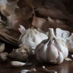 découvrez les bienfaits de l'ail : un aliment aux multiples vertus pour la santé, ses propriétés antibactériennes et antioxydantes, ainsi que des recettes délicieuses pour l'intégrer facilement dans votre cuisine.