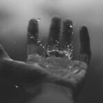 découvrez tout ce qu'il faut savoir sur le baptême : traditions, significations et conseils pour organiser cette cérémonie spirituelle importante dans la vie d'un enfant ou d'un adulte.