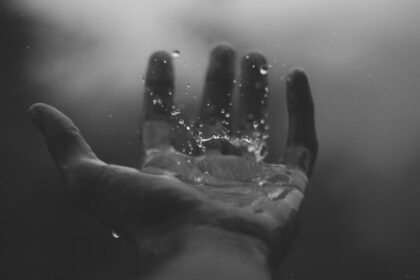 découvrez tout ce qu'il faut savoir sur le baptême : traditions, significations et conseils pour organiser cette cérémonie spirituelle importante dans la vie d'un enfant ou d'un adulte.