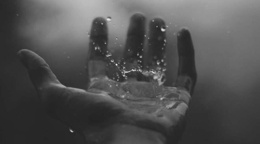 découvrez tout ce qu'il faut savoir sur le baptême : traditions, significations et conseils pour organiser cette cérémonie spirituelle importante dans la vie d'un enfant ou d'un adulte.
