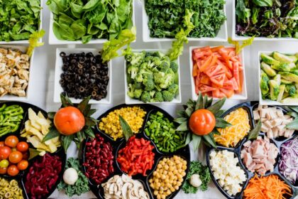 découvrez notre buffet savoureux, une expérience culinaire riche en saveurs et en variétés, idéale pour vos événements et repas en famille ou entre amis. profitez d'un large choix de plats, des entrées aux desserts, préparés avec des ingrédients frais et de qualité.