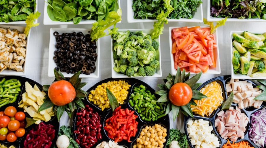 découvrez notre buffet savoureux, une expérience culinaire riche en saveurs et en variétés, idéale pour vos événements et repas en famille ou entre amis. profitez d'un large choix de plats, des entrées aux desserts, préparés avec des ingrédients frais et de qualité.