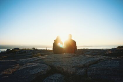 découvrez la magie de la convivialité avec 'togetherness'. cette exploration met en lumière l'importance des liens humains, du partage et de l'harmonie dans notre quotidien. plongez dans un monde où l'unité et la solidarité créent des connexions durables.