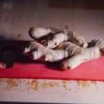 découvrez les bienfaits du gingembre, une épice aux multiples vertus reconnues pour sa saveur piquante et ses propriétés médicinales. apprenez comment l'incorporer dans vos recettes pour améliorer votre santé et rehausser vos plats.