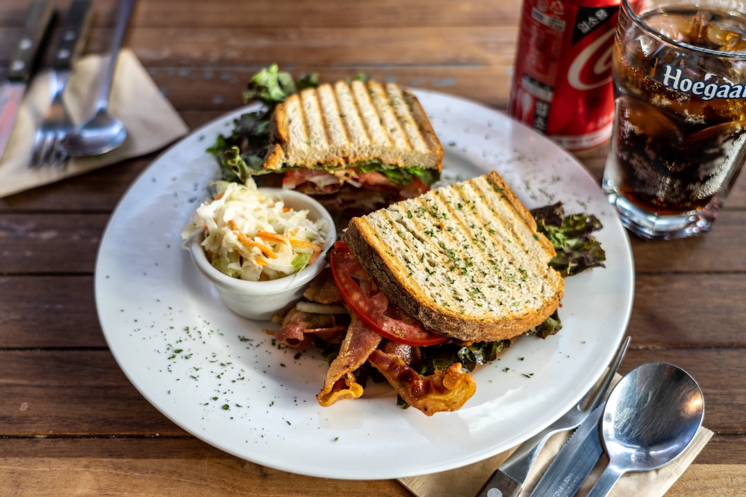 découvrez l'art du brunch avec notre sélection de recettes délicieuses et faciles à préparer. que vous soyez amateur de sucré ou de salé, laissez-vous tenter par un moment gourmand à partager entre amis ou en famille.