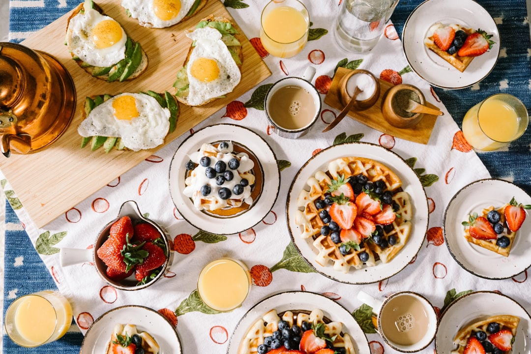 découvrez l'art du brunch avec des recettes délicieuses et variées, des conseils pour organiser un brunch parfait entre amis ou en famille, et les meilleures adresses pour bruncher dans votre ville.