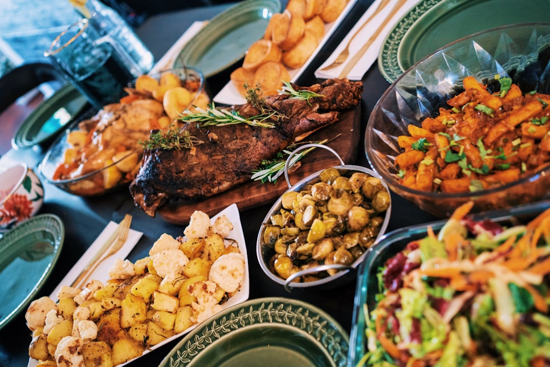 découvrez notre buffet riche en saveurs et en couleurs, un véritable festin pour les papilles. que ce soit pour un événement spécial ou un repas en famille, notre sélection variée saura satisfaire tous les goûts et toutes les envies.