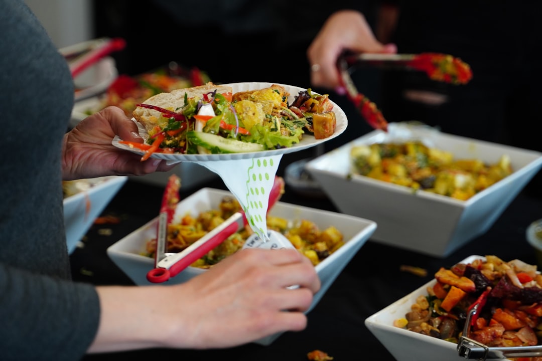 découvrez notre buffet savoureux, une expérience culinaire inoubliable où une variété de plats exquis vous attendent. idéal pour les grandes occasions ou un repas entre amis, laissez-vous séduire par des saveurs du monde entier.