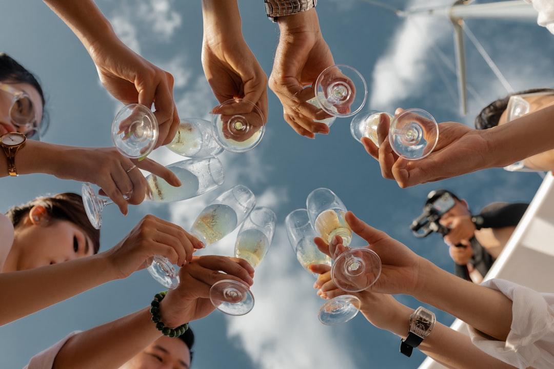 découvrez l'art de célébrer avec nos idées inspirantes et nos conseils pour rendre chaque moment inoubliable. que ce soit pour un anniversaire, un mariage ou un événement spécial, apprenez à organiser des fêtes mémorables qui rassembleront vos proches dans la joie.