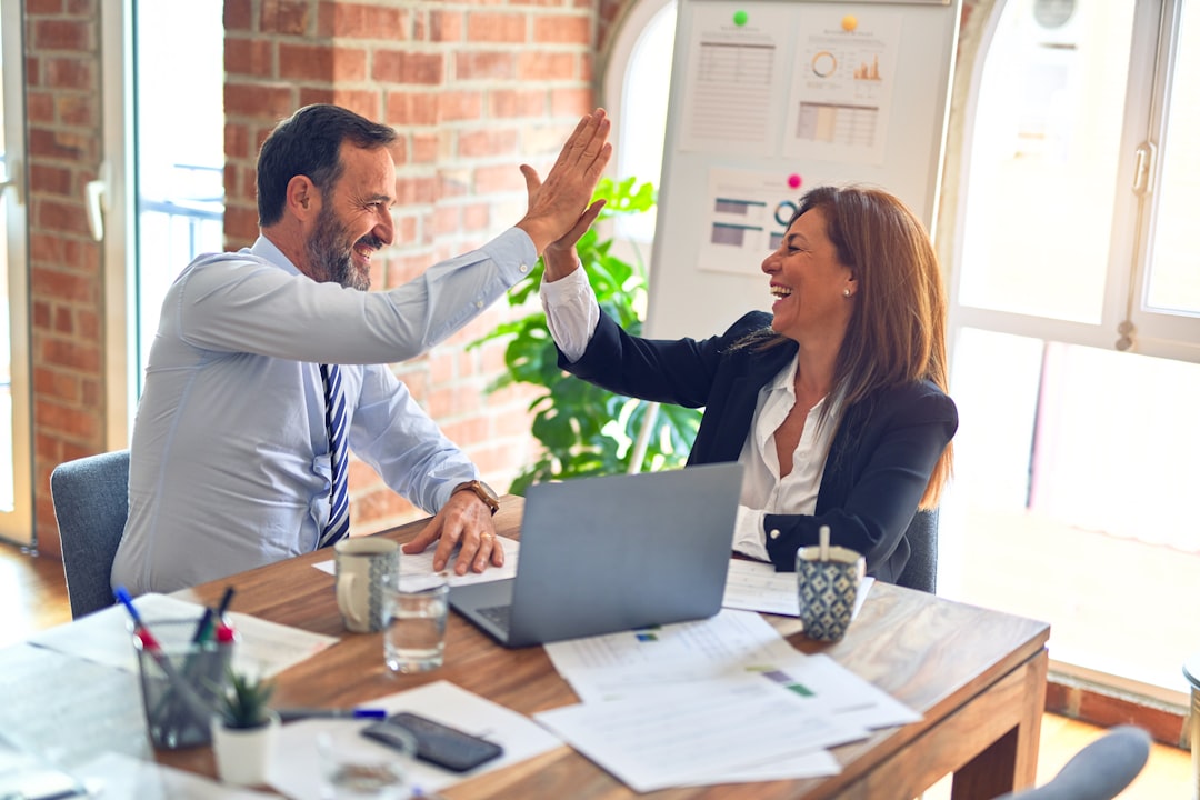 découvrez l'importance de la collaboration dans un environnement professionnel moderne. apprenez comment travailler ensemble, renforcer la communication et stimuler l'innovation pour atteindre des objectifs communs. explorez des stratégies efficaces pour améliorer le travail d'équipe et créer un climat de confiance.