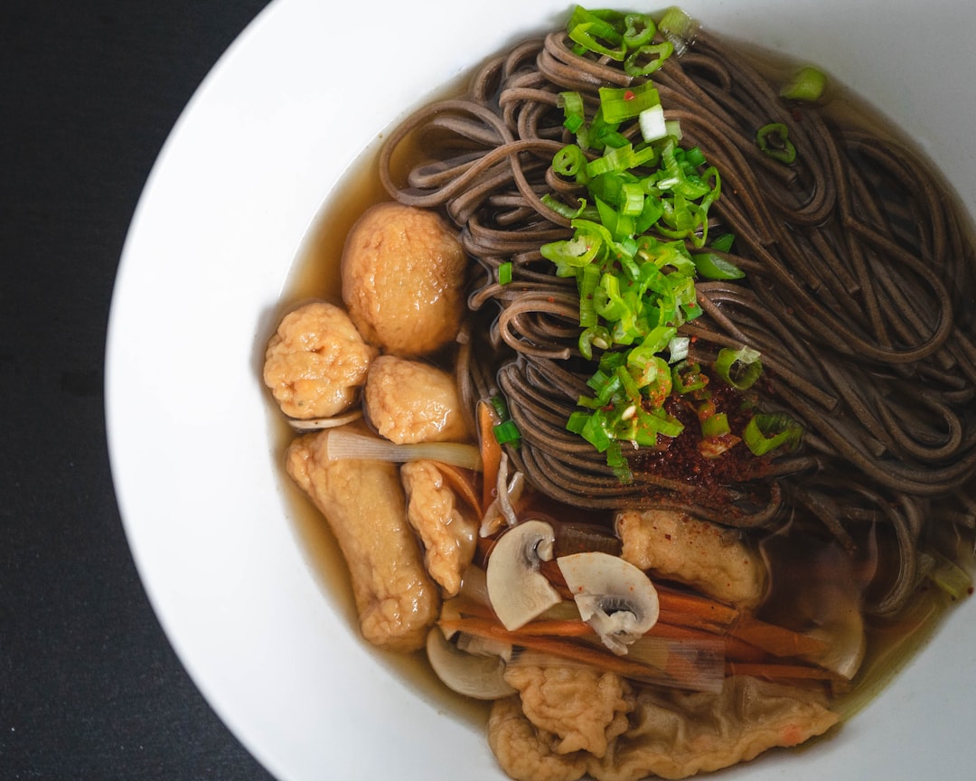 découvrez l'univers réconfortant de la comfort food : des plats savoureux et gourmands qui apaisent le cœur et l'esprit. explorez des recettes traditionnelles et modernes qui raviront vos papilles et vous rappelleront des souvenirs chaleureux, idéale pour partager des moments en famille ou entre amis.
