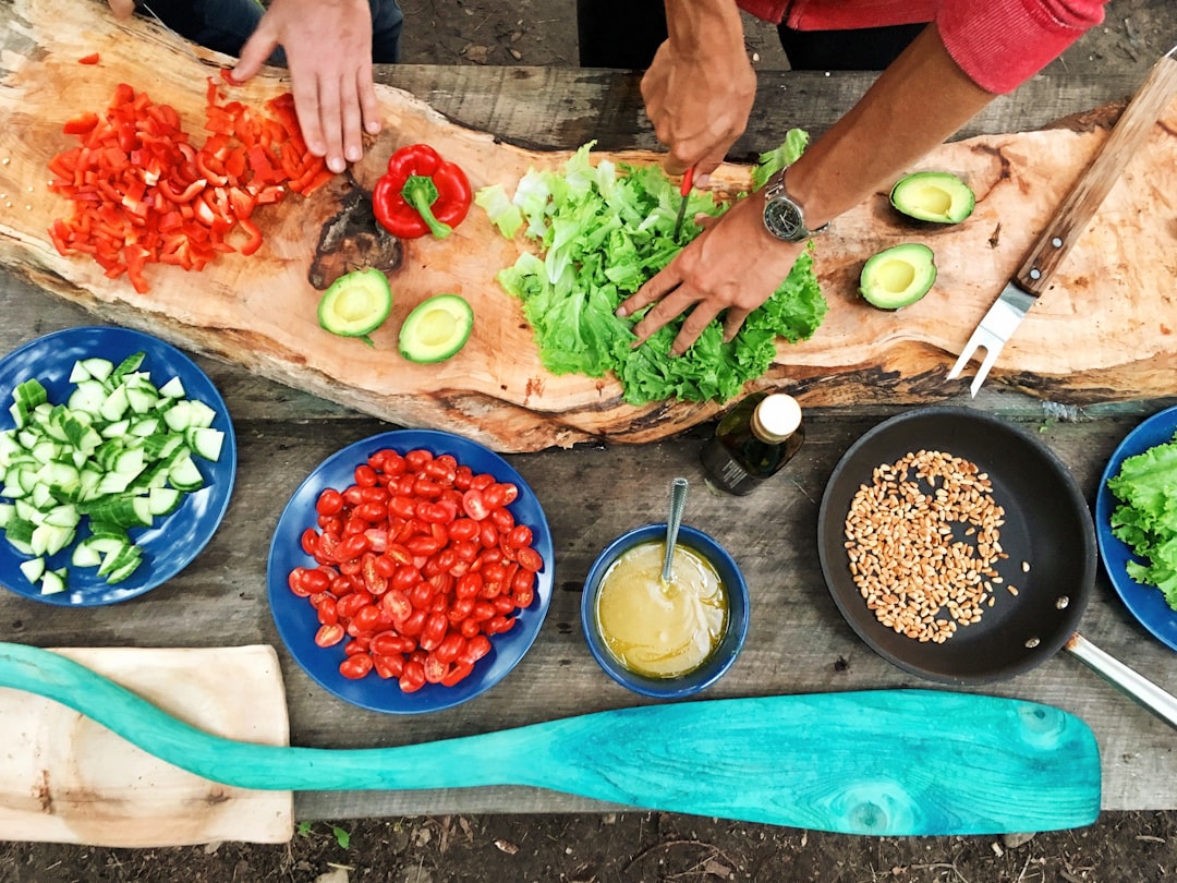 dĂ©couvrez le plaisir de cuisiner ensemble avec 'cooking together'. partagez des recettes savoureuses, apprenez des techniques culinaires et crĂ©ez des souvenirs inoubliables en famille ou entre amis. rejoignez cette aventure gourmande oĂč chaque plat devient une Ćuvre d'art partagĂ©e.