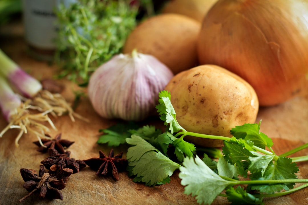 découvrez l'art de cuisiner ensemble avec des recettes savoureuses et des astuces pratiques pour partager des moments conviviaux en famille ou entre amis. plongez dans l'univers de la gastronomie collaborative et créez des souvenirs inoubliables autour de la table.