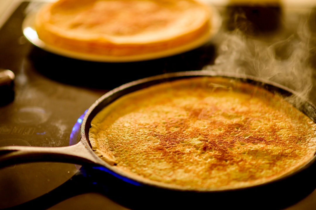 dĂ©couvrez les dĂ©licieuses recettes de crĂȘpes, sucrĂ©es ou salĂ©es, qui raviront vos papilles. apprenez Ă prĂ©parer des crĂȘpes lĂ©gĂšres et dorĂ©es Ă la maison avec des garnitures variĂ©es. idĂ©ales pour un brunch, un dessert ou un repas convivial, nos astuces vous aideront Ă maĂźtriser cet incontournable de la cuisine française.