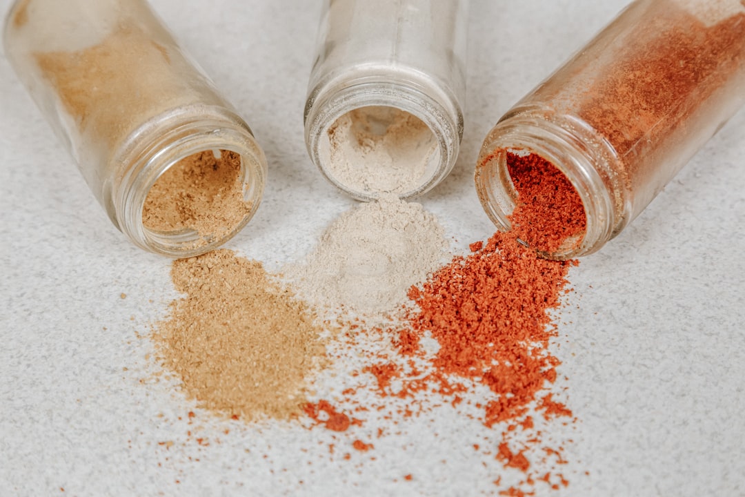 découvrez les bienfaits du cumin, une épice aromatique prisée pour ses saveurs uniques et ses propriétés culinaires. apprenez comment l'intégrer dans vos recettes et explorez ses vertus santé, entre tradition et modernité.