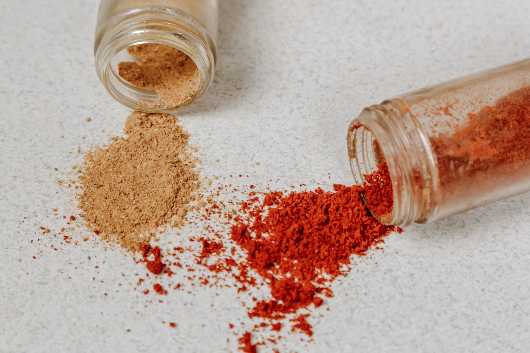 découvrez les multiples bienfaits du cumin, cette épice aromatique tant prisée dans la cuisine. apprenez à l'utiliser pour rehausser vos plats et explorez ses vertus santé qui en font un incontournable de votre alimentation.