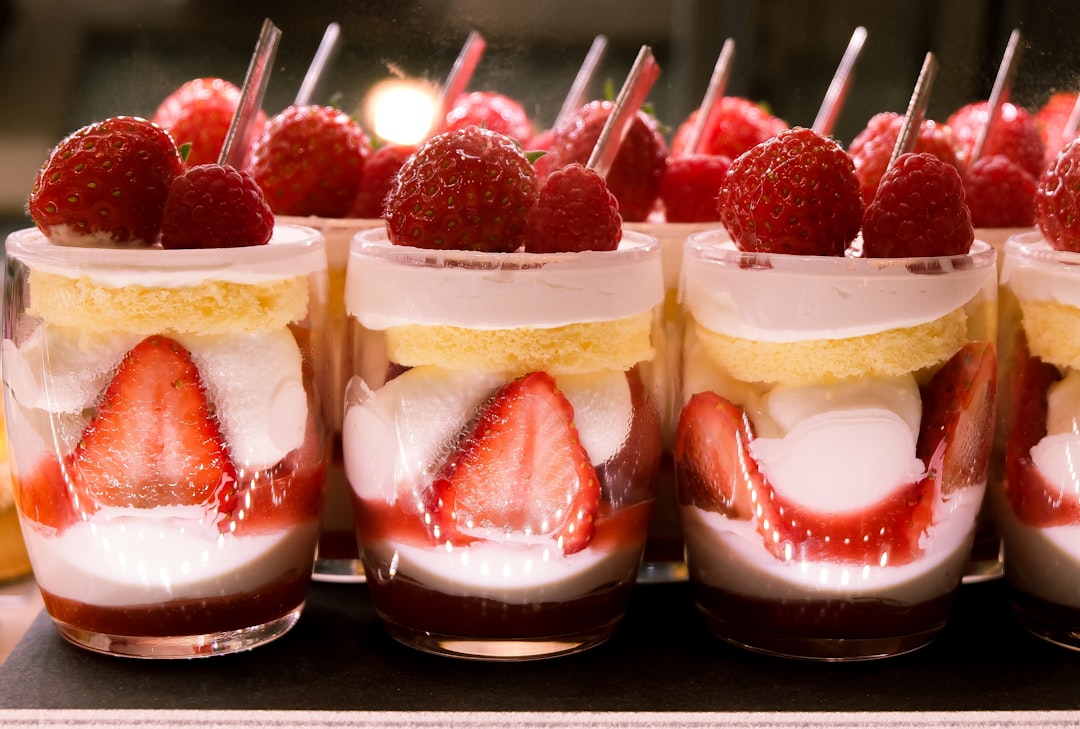 découvrez une délicieuse sélection de desserts qui raviront vos papilles. que vous soyez amateur de douceurs chocolatées, de fruits frais ou de créations originales, nos recettes variées vous inviteront à vous régaler à chaque bouchée.