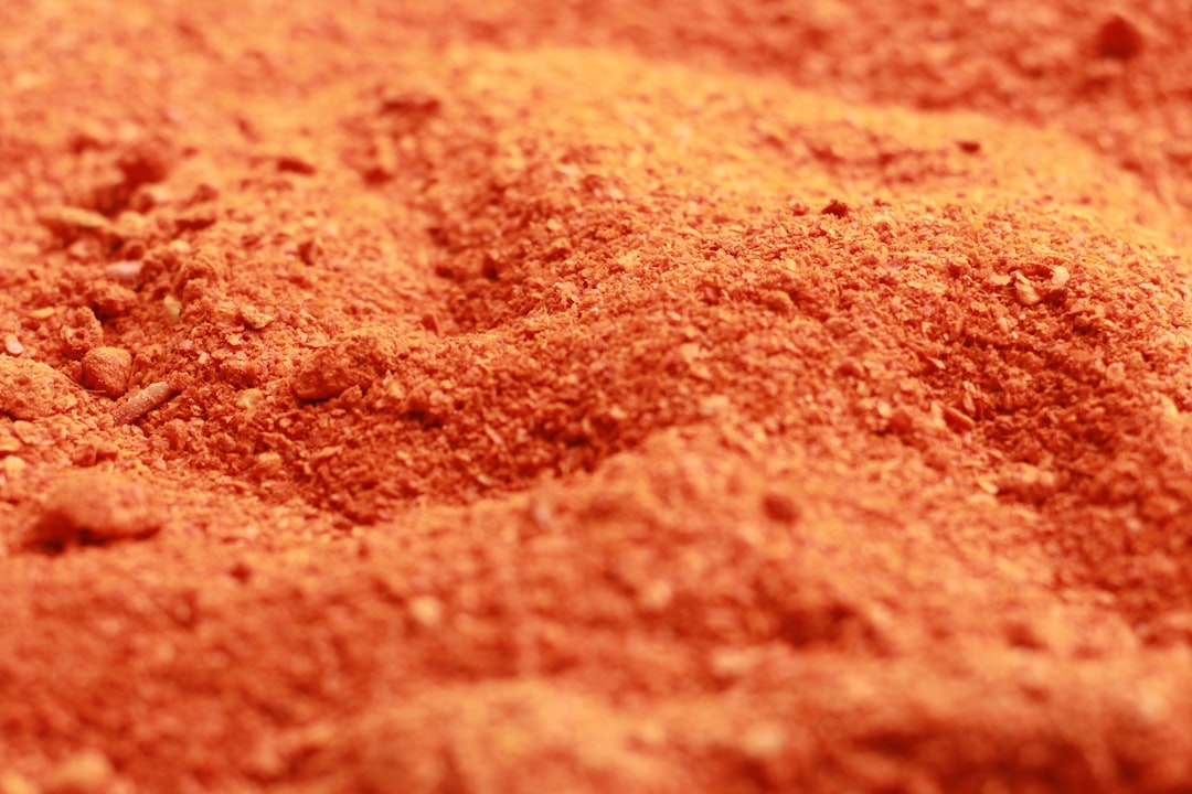 découvrez le paprika, cette épice aux multiples vertus et saveurs qui rehausse vos plats. apprenez-en plus sur ses origines, ses variétés et ses bienfaits pour la santé. idéal pour les recettes traditionnelles et modernes, le paprika apporte une touche colorée et délicieuse à votre cuisine.
