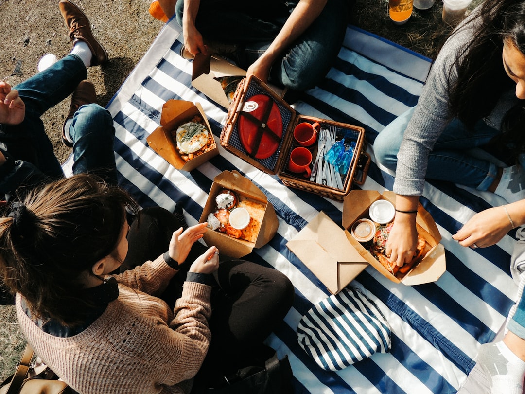 découvrez une expérience inoubliable avec notre guide sur l'organisation de pique-niques parfaits ! astuces de préparation, recettes savoureuses et conseils pour profiter pleinement de vos moments en plein air. transformez chaque repas en une aventure gourmande au cœur de la nature.