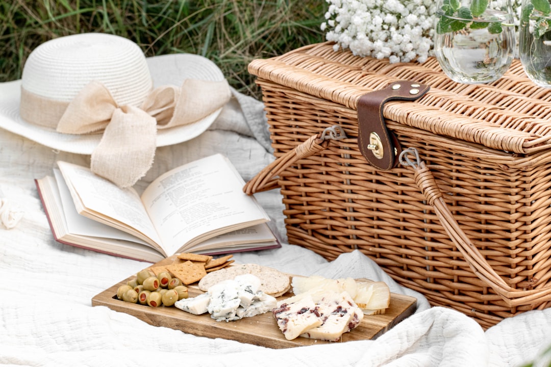 découvrez l'art du pique-nique parfait avec nos conseils sur les lieux, les recettes délicieuses et les indispensables à emporter. profitez d'une journée en plein air avec vos proches et créez des souvenirs inoubliables dans la nature.