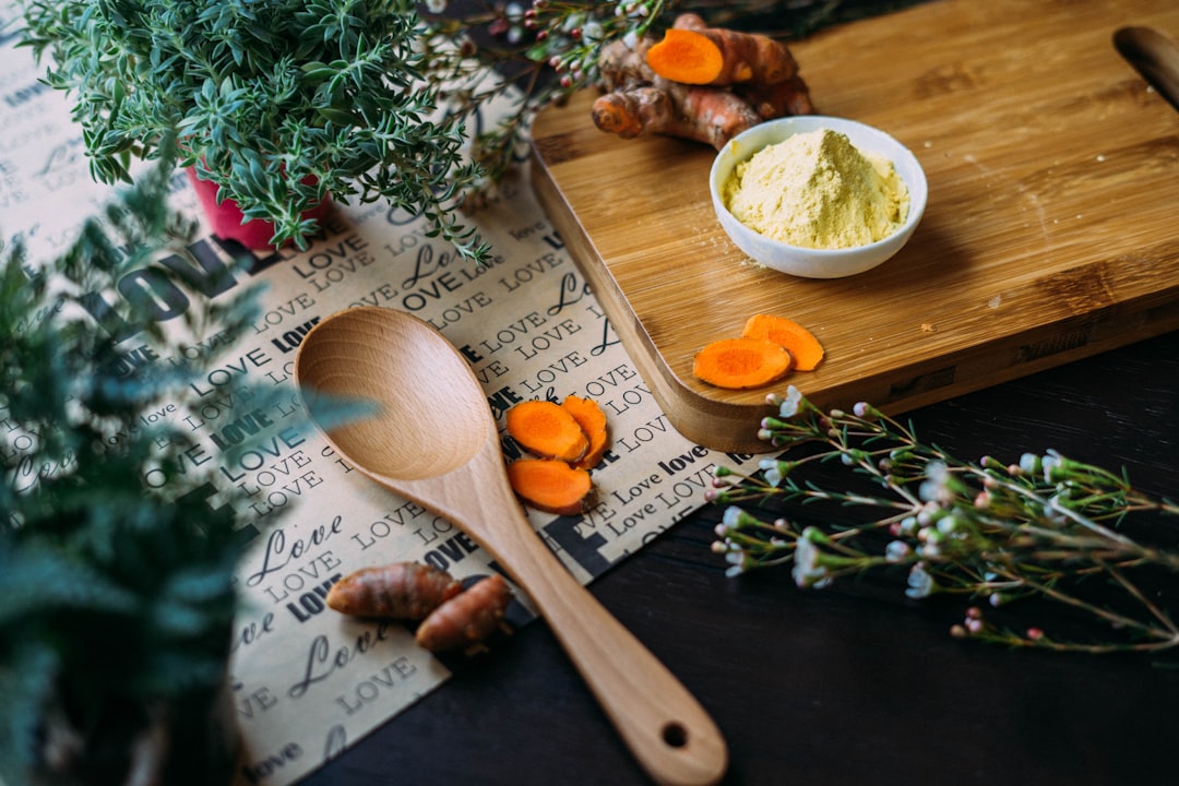 découvrez les bienfaits incroyables du curcuma, une épice aux propriétés anti-inflammatoires et antioxydantes. apprenez comment intégrer le curcuma dans votre alimentation pour améliorer votre santé et votre bien-être au quotidien.