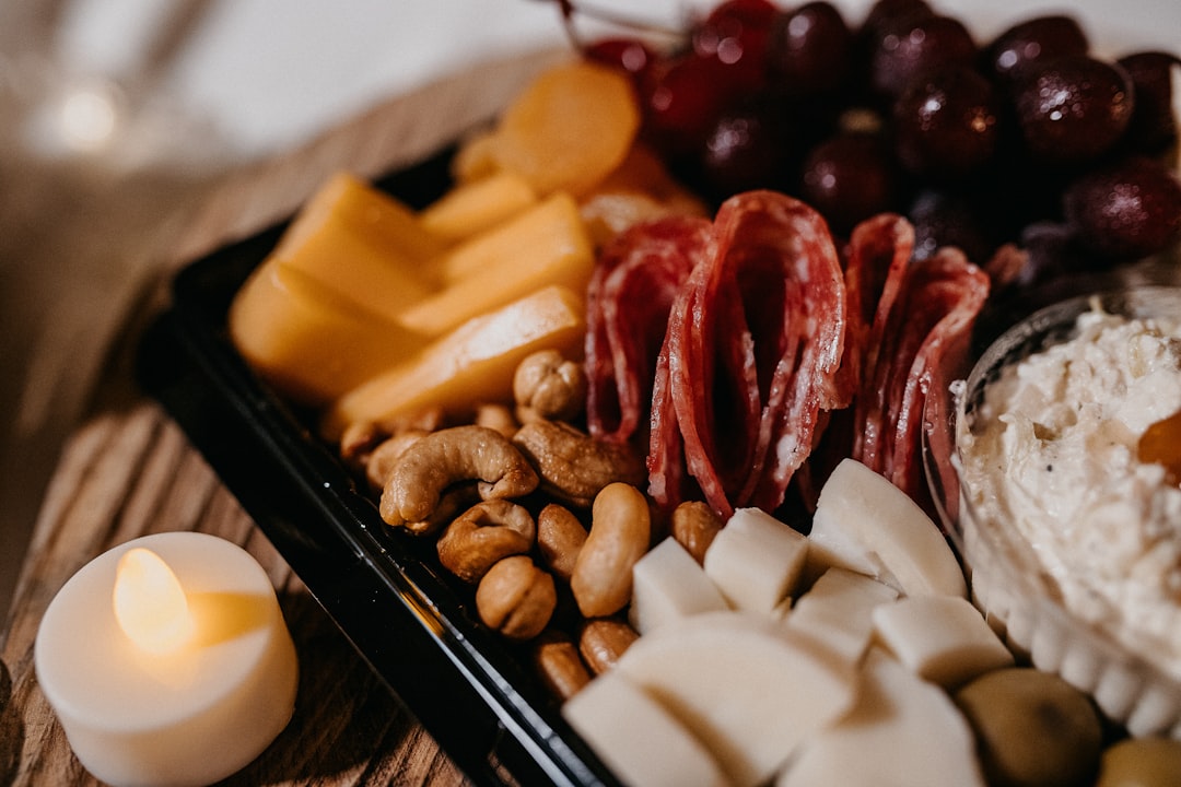 découvrez notre dîner romantique de la saint-valentin, une expérience culinaire inoubliable aux chandelles. partagez un moment magique avec votre moitié, savourez des plats exquis et créez des souvenirs précieux dans une ambiance élégante.