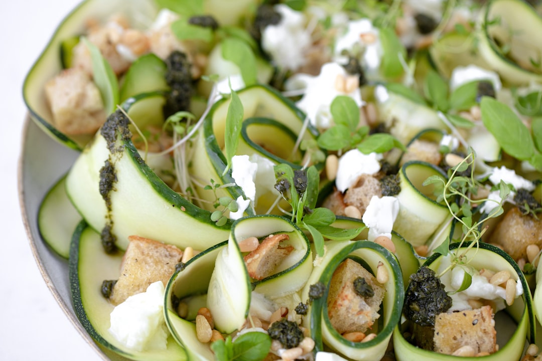 découvrez tout sur la courgette : ses bienfaits nutritionnels, des recettes savoureuses et des conseils pour la cultiver dans votre jardin. apprenez à intégrer ce légume polyvalent dans vos plats quotidiens et à profiter de ses saveurs délicates.