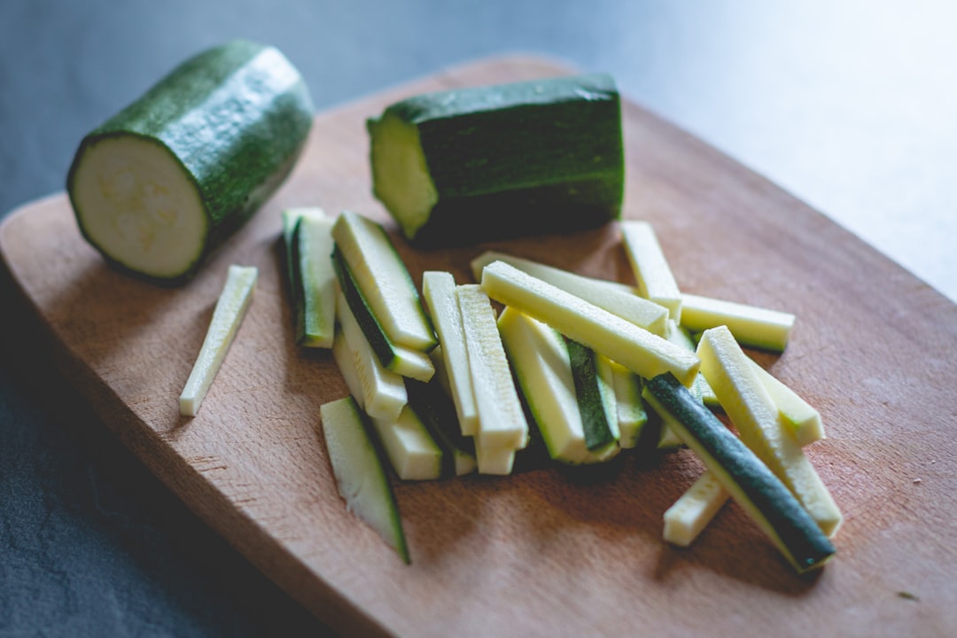 découvrez tout sur la courgette : ses bienfaits nutritionnels, des recettes savoureuses et des astuces pour la cultiver dans votre jardin. apprenez à intégrer ce légume polyvalent dans votre alimentation quotidienne !