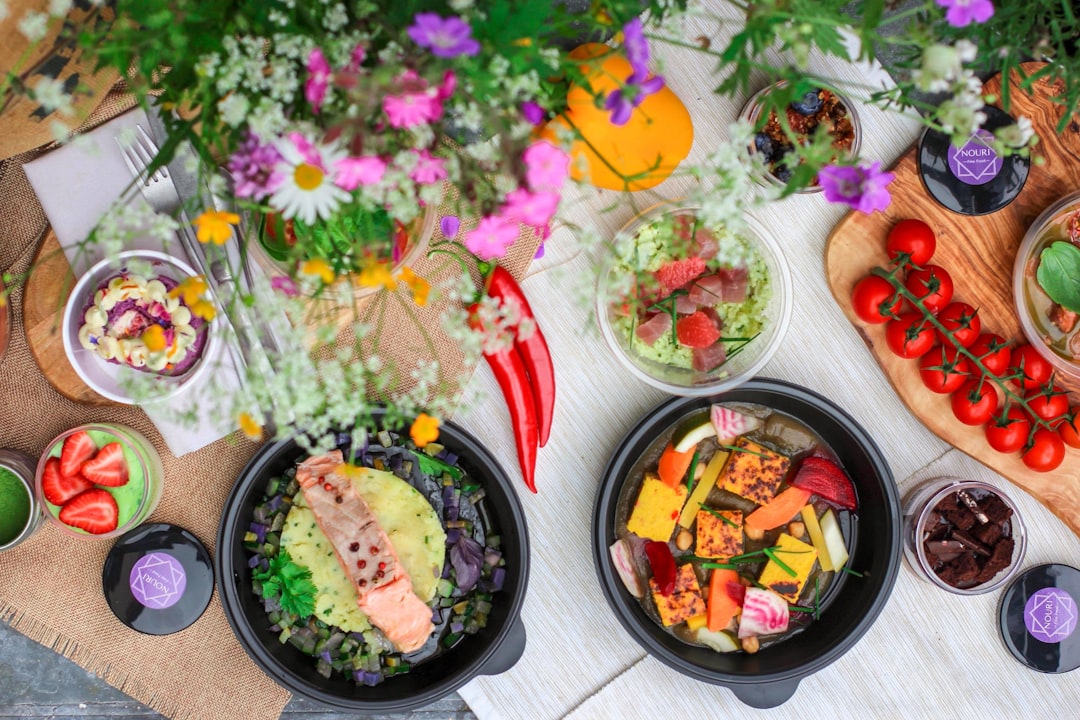 découvrez une sélection irrésistible d'amuse-bouches savoureux et créatifs qui émerveilleront vos invités. apprenez à préparer des hors-d'œuvre raffinés pour toutes les occasions, des apéritifs festifs aux soirées décontractées.