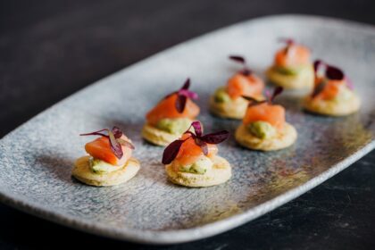 découvrez des recettes d'apéritifs savoureux et faciles à réaliser pour ravir vos invités lors de vos soirées. que ce soit des bouchées, des dips ou des plateaux de charcuterie, trouvez l'inspiration pour un début de repas réussi.