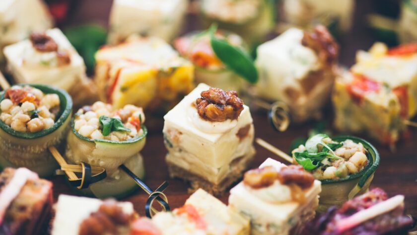 découvrez une sélection délicieuse d'amuse-bouches qui éveilleront vos papilles. que ce soit pour un apéritif entre amis, une fête ou un dîner chic, nos recettes d'appetizers feront sensation. laissez-vous inspirer par des combinaisons de saveurs uniques et des présentations créatives pour impressionner vos invités.
