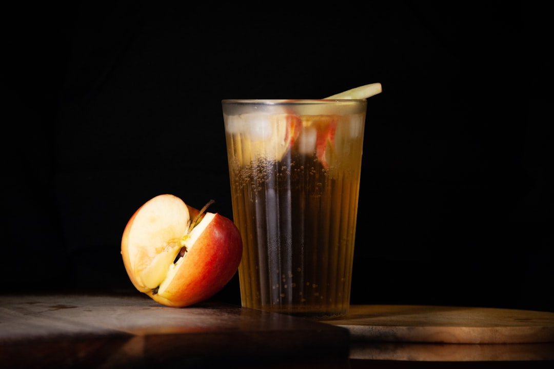 découvrez les bienfaits du vinaigre de cidre de pomme : un allié naturel pour la santé, la digestion et la beauté. apprenez comment l'intégrer facilement dans votre quotidien pour profiter de ses propriétés détoxifiantes et revitalisantes.