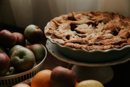 découvrez notre délicieuse recette de tarte aux pommes, un dessert classique qui allie des pommes juteuses, un parfum de cannelle et une pâte croustillante. parfaite pour toutes les occasions, facile à réaliser et irrésistible à chaque bouchée !