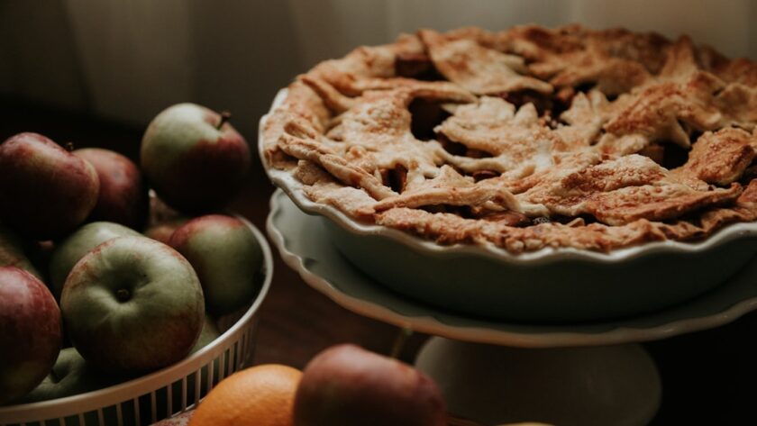 découvrez notre délicieuse recette de tarte aux pommes, un dessert classique qui allie des pommes juteuses, un parfum de cannelle et une pâte croustillante. parfaite pour toutes les occasions, facile à réaliser et irrésistible à chaque bouchée !