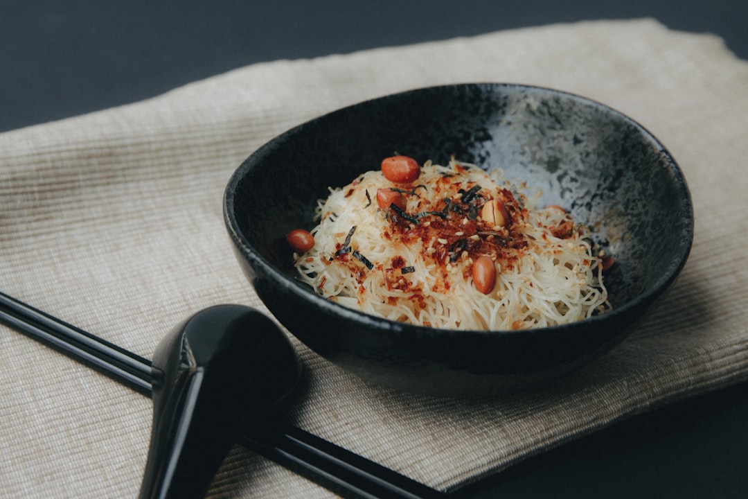 découvrez des recettes asiatiques délicieuses et authentiques, parfaites pour épater vos amis et votre famille. explorez des saveurs variées allant des plats traditionnels aux créations modernes, en passant par des conseils de cuisine et des astuces indispensables pour réussir vos plats.