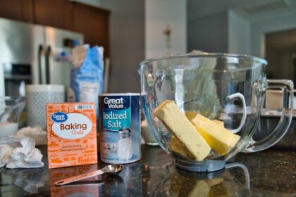 découvrez les multiples bienfaits du bicarbonate de sodium ! que ce soit pour l'entretien de la maison, les soins personnels ou même la cuisine, ce produit naturel est un allié incontournable. apprenez comment l'utiliser efficacement et profitez de ses propriétés étonnantes au quotidien.