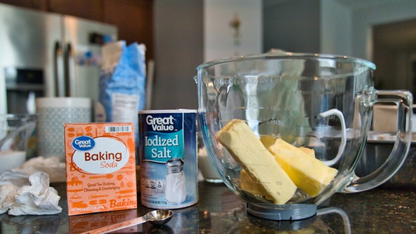 découvrez les multiples bienfaits du bicarbonate de sodium ! que ce soit pour l'entretien de la maison, les soins personnels ou même la cuisine, ce produit naturel est un allié incontournable. apprenez comment l'utiliser efficacement et profitez de ses propriétés étonnantes au quotidien.