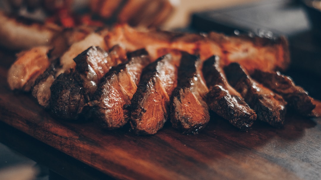 découvrez l'art du barbecue avec nos conseils, astuces et recettes savoureuses pour préparer des grillades succulentes. que vous soyez novice ou expert, notre guide complet vous aidera à profiter pleinement de vos séances de barbecue en famille ou entre amis.
