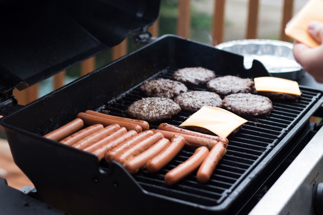 découvrez l'art du barbecue avec nos conseils, recettes et astuces pour réussir vos grillades. transformez chaque repas en un festin savoureux, que ce soit pour un repas en famille ou une fête entre amis.