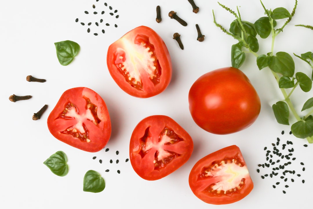découvrez le basilic, une herbe aromatique prisée en cuisine pour ses arômes délicats et ses bienfaits pour la santé. apprenez à l'utiliser dans vos plats pour rehausser vos saveurs et explorez ses variétés et conseils de culture.