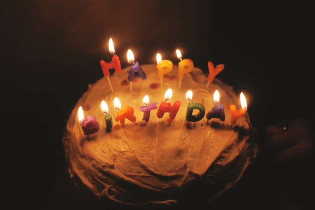 découvrez nos délicieux gâteaux d'anniversaire, parfaits pour célébrer vos moments spéciaux ! de créations personnalisées aux saveurs irrésistibles, chaque gâteau est conçu pour ravir vos invités et rendre votre fête inoubliable.
