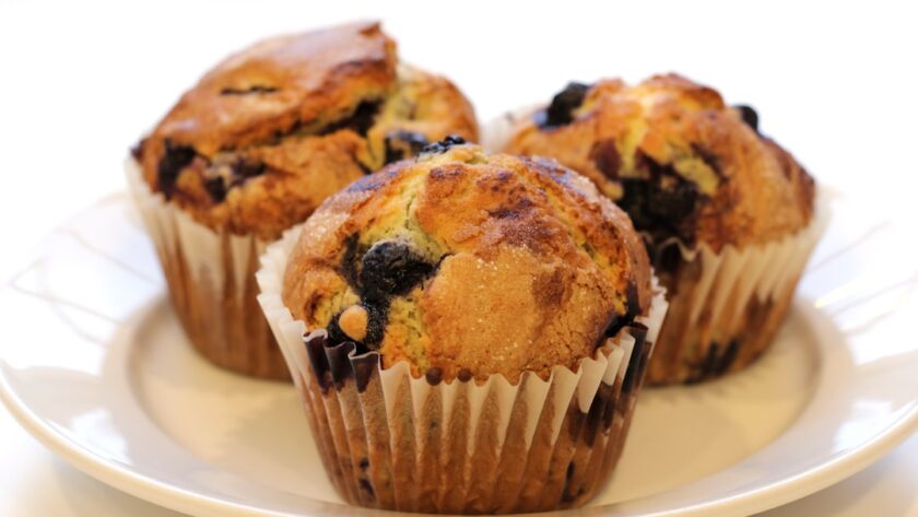 découvrez la recette délicieuse et facile des muffins aux myrtilles, parfaits pour un petit-déjeuner gourmand ou un encas. savourez ces douceurs moelleuses, richement parfumées aux myrtilles fraîches, pour un moment de plaisir inoubliable.