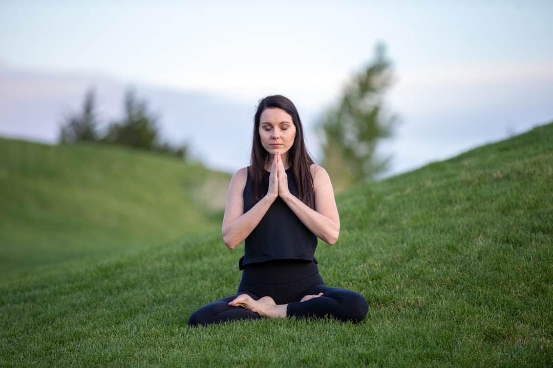découvrez les bienfaits de la respiration consciente : apprenez à maîtriser votre souffle pour réduire le stress, améliorer votre bien-être et augmenter votre concentration. explorez des techniques de respiration simples et efficaces pour une vie plus sereine.