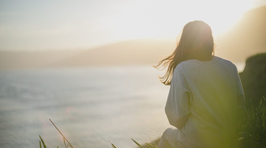 découvrez les bienfaits de la respiration consciente pour améliorer votre bien-être physique et mental. apprenez des techniques de respiration pour réduire le stress, augmenter votre énergie et favoriser la relaxation. transformez votre vie grâce à des exercices simples et efficaces.