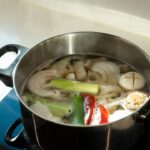 découvrez le monde savoureux des bouillons avec notre guide complet sur le broth. apprenez à préparer ce classique de la cuisine, ses bienfaits pour la santé, et des recettes délicieuses qui raviront vos papilles. idéal pour rehausser vos plats et apporter chaleur et réconfort à vos repas.