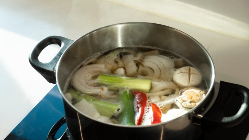 découvrez le monde savoureux des bouillons avec notre guide complet sur le broth. apprenez à préparer ce classique de la cuisine, ses bienfaits pour la santé, et des recettes délicieuses qui raviront vos papilles. idéal pour rehausser vos plats et apporter chaleur et réconfort à vos repas.