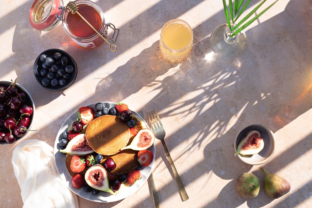 découvrez un délicieux brunch alliant saveurs sucrées et salées, idéal pour un moment convivial entre amis ou en famille. profitez d'une expérience gourmande avec des plats variés, des boissons rafraßchissantes et une ambiance chaleureuse. parfait pour bien commencer le week-end !
